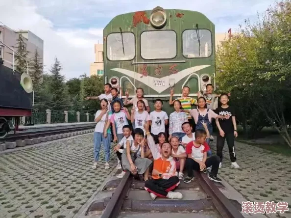 火车旅途的激情＂：张三与李四在K123次列车上被目击亲密举动，疑似已经离婚的前任再度复合？