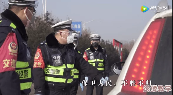 武汉警察双龙浩哥：一位勇敢无畏的执法者，致力于维护城市安全与和谐，展现了新时代警察的责任与担当