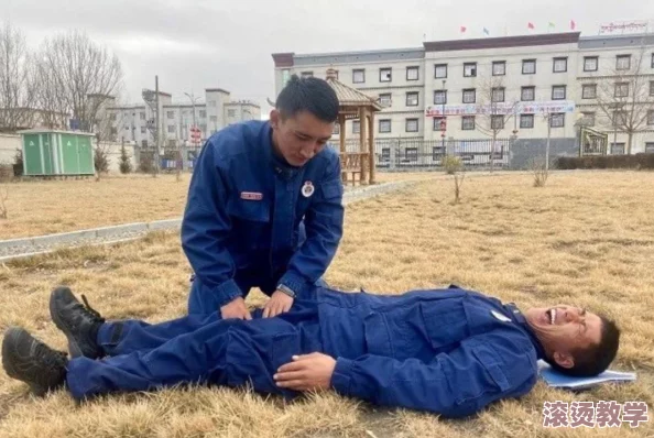 班长露出 强行被男生揉，校园竟上演惊心动魄的强制事件，引发师生热议与关注！