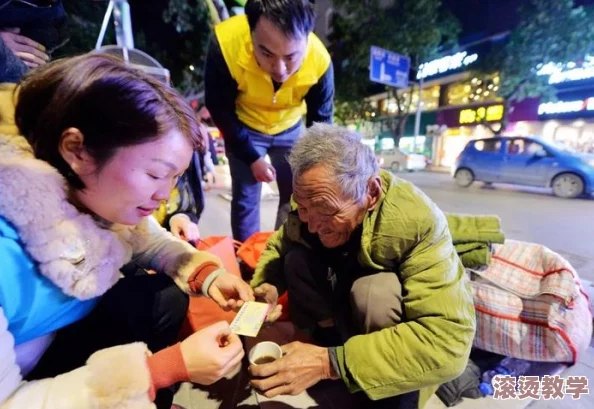 把自己贡献给流浪汉叶子：一位年轻人在寒冷的冬季，决定用自己的时间和资源帮助无家可归者，传递温暖与关爱