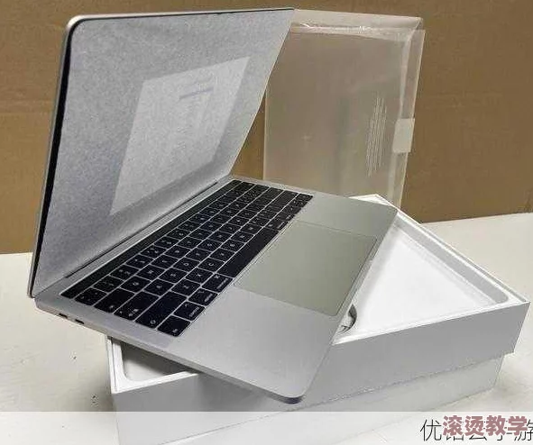 1819岁macbook pro高清版本限量发售，超强性能与惊人显示效果引发全球大热，用户纷纷抢购！